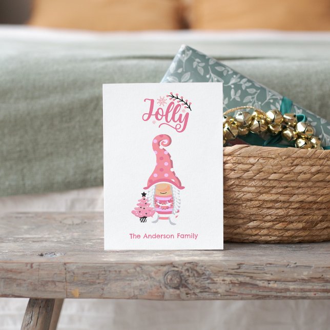 Rosa Jolly Girl Gnome Helgdag Card - Anpassningsba Julkort (Pink Christmas Girl Gnome With Winer Hat Jolly Holiday Card - Personalized Festive Greeting)