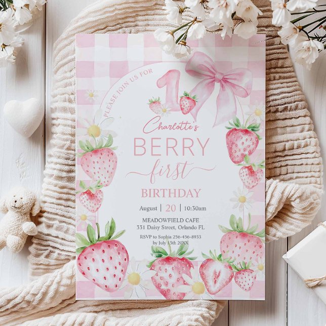 Rosa jordgubbar Berry Första 1-års inbjudan (budget-sweet-berry-first-1st-birthday-strawberries-soft-pink-invitation-card-stock)
