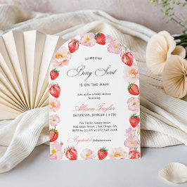 Rosa jordgubbsbåge blommande baby shower-båge inbjudningar