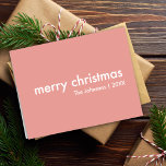 Rosa jul | Minimalistisk ren enkel Helgkort<br><div class="desc">Kort för hälsning i snyggt "god jul" med modern typografi i vitt på en dammisk rosa i en minimalistisk "skandi"-skandal i stil. Kortet kan vara lätt att personlig med din egen Julhälsningar, familjen namn och året för att skapa ett riktigt beställt julklapp för helgdag under festsäsongen! Det inre budskapet "Önskar...</div>