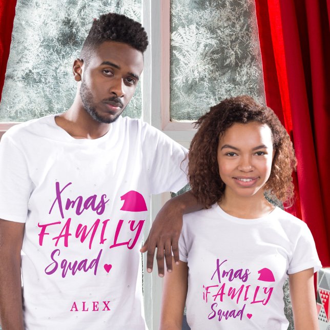 Rosa julfamiljspatset Santa personlig T Shirt (Skapare uppladdad)