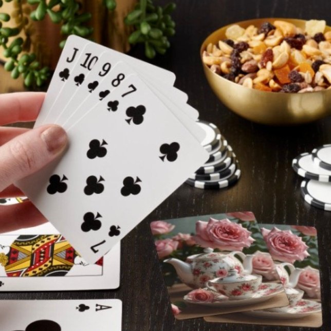 Rosa Kålros-te Casinokort (Add fun to family time—these playing cards make a great little Mother’s Day surprise.)