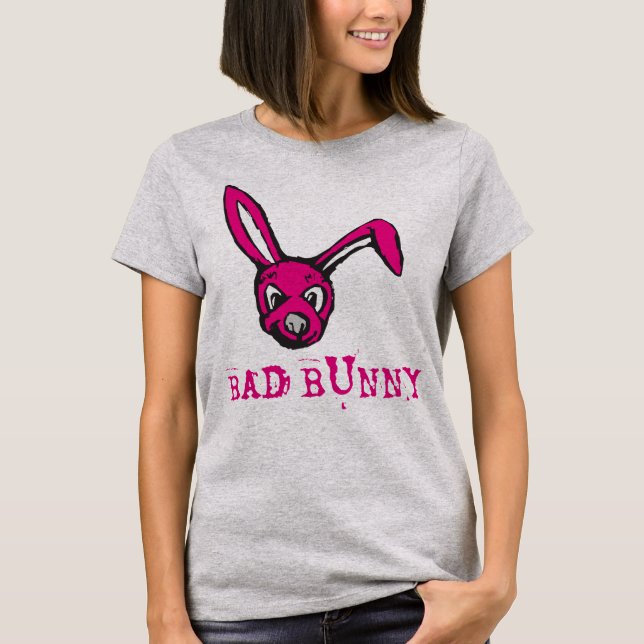 Rosa kanin är en "Bad Bunny" Tee Shirt (Framsida)