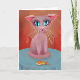 Rosa katt med en guldfisk på ett blått bord kort