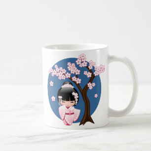 Rosa Kimono Kawaii Kokeshi-docka på blå bakgrund Kaffemugg