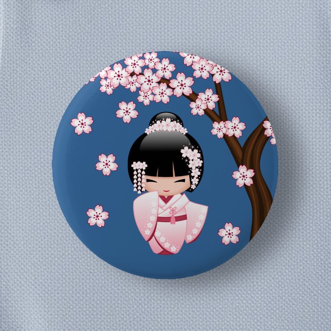 Rosa Kimono Kawaii Kokeshi-docka på Blå Bakgrund Knapp (Skapare uppladdad)