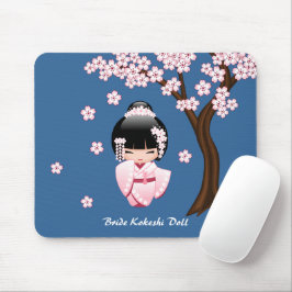 Rosa Kimono Kawaii Kokeshi Docka på Blått Musmatta