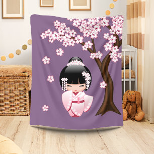 Rosa Kimono Kawaii Kokeshi Docka på Lila Fleecefilt