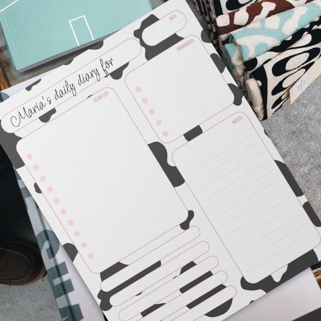 Rosa ko daglig planerare anteckningar och att göra anteckningsblock (Skapare uppladdad)