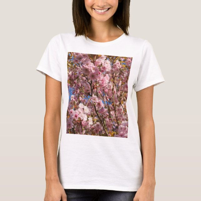 Rosa körsbärsblom i vår t shirt (Framsida)
