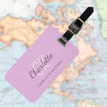 Rosa, lädermonogram namn bagagebricka<br><div class="desc">Rosa faux-läder skrivs ut som bakgrund. Anpassa och lägg till ditt första namn,  monogram brev och fullt på framsidan. Din kontaktinformation på baksidan. Lila och vit text.</div>