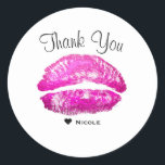 Rosa Läppar Kiss Makeup Beauty Glam Chic Anpassnin Runt Klistermärke<br><div class="desc">Rosa Läppar Kiss Makeup Beauty Glam Chic Anpassningsbar Stickers. Anpassa med all text du vill ha.</div>