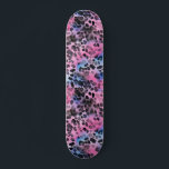 Rosa Leopard Spot Skin Skriv ut Skateboard<br><div class="desc">Upplev din tur med den här leopardutskriften vild katt mönster skateboard. Den här skateboard är en perfekt för dem som vill göra ett djärvt påstående. Den har ett hårt och snyggt leopard som fångar vildens innersta väsen. Det dynamiska och öga-infångande mönster kombinerar edgy stil med en aning söt konst och...</div>