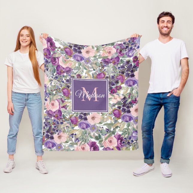 Rosa lila blommonogram namn initial fleecefilt (På plats)
