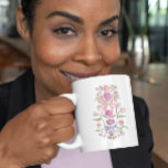Rosa Lila Boho Blommigt Ribbon Kaffemugg<br><div class="desc">Boho och mugg med hand plockade illustration av knärör och blommor i rosa och lila färg.</div>