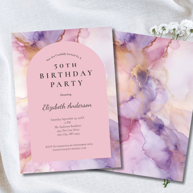 Rosa Lila Guld Akvarellbåge 50-årsfirande Inbjudningar (Pink Purple Watercolor Wash Alcohol Ink Modern Arch 50th birthday party invitation for her)