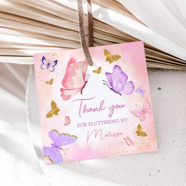 Rosa Lila Little Butterfly Födelsedagsfest Square Gåvor Etiketter (Pink Purple Whimsical Little Butterfly Birthday Party Square Favor Tags)