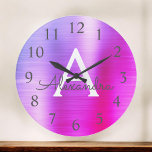 Rosa Lila Metallic Monogram Namn & Initial Stor Klocka<br><div class="desc">Rosa och Lila Ombre Pastel faux Metallic Monogram Namn och första serving Wall Clock. Wall Clock ger perfekten till någon som kärlek Rosa och Lila rostfritt stål.</div>