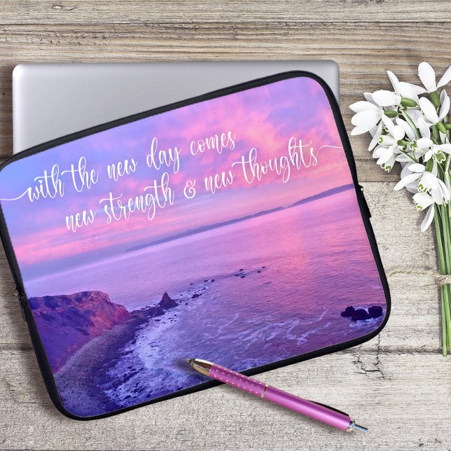 Rosa Lila Ocean Sunset Photo Inspirational Quote Laptop Fodral (Skapare uppladdad)