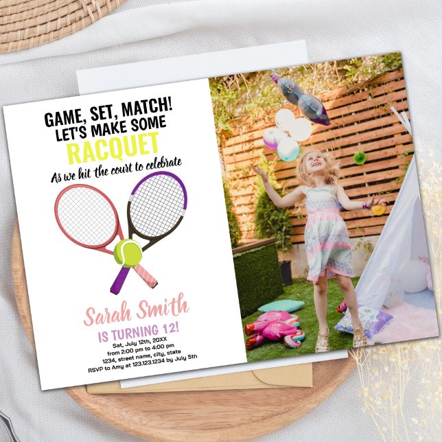 Rosa Lila Tennis Birthday Bjud med foto Inbjudningar (Pink Purple Tennis Birthday Invitations w photo)