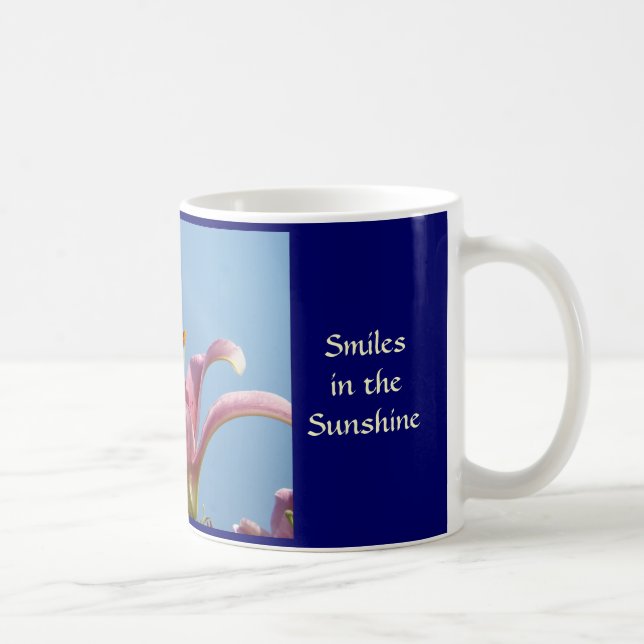 Rosa liljor kaffekopp ler i solskenet! (Höger)