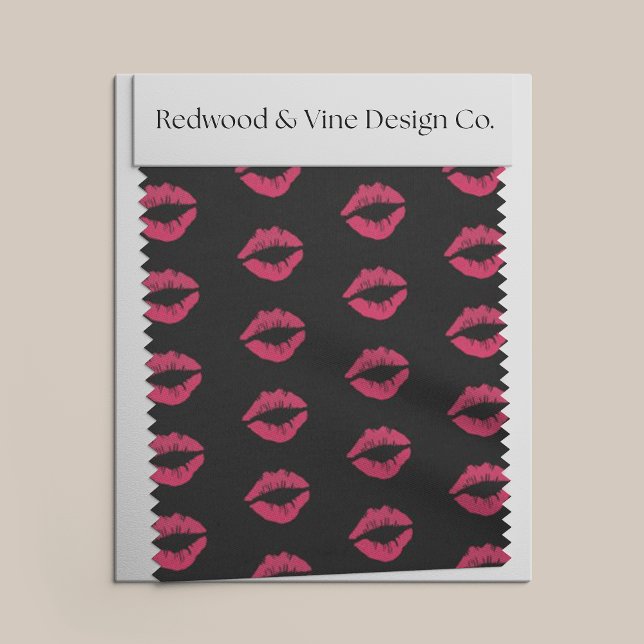 Rosa Lip Print Kisses på Black Tyg (Skapare uppladdad)