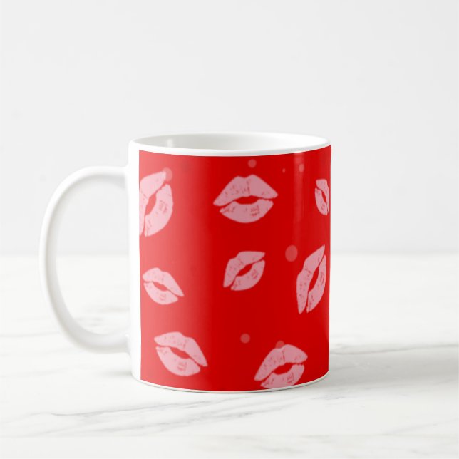 Rosa Lipstick Kisses på Red Background Mönster Kaffemugg (Vänster)