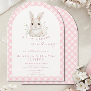 Rosa litet kanin gingham valv baby shower inbjudningar