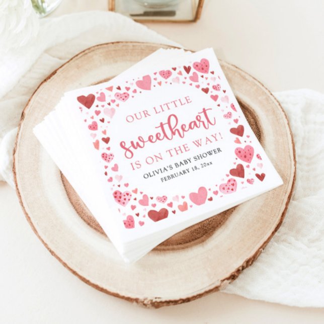 Rosa Little Swehoney Valentines Day Baby Shower Pappersservett (Watercolor Cute Pink and Red Hearts A Little Sweetheart Valentine's Day Baby Shower Napkins)