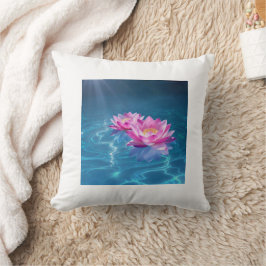 Rosa Lotus Flowers Flytande på Crystal Blue Vatten Kudde