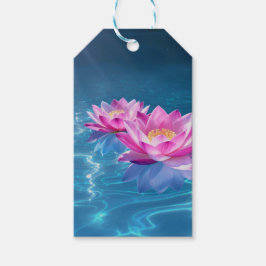 Rosa Lotus Flowers Flytande på Crystal Blue Vatten Presentetikett