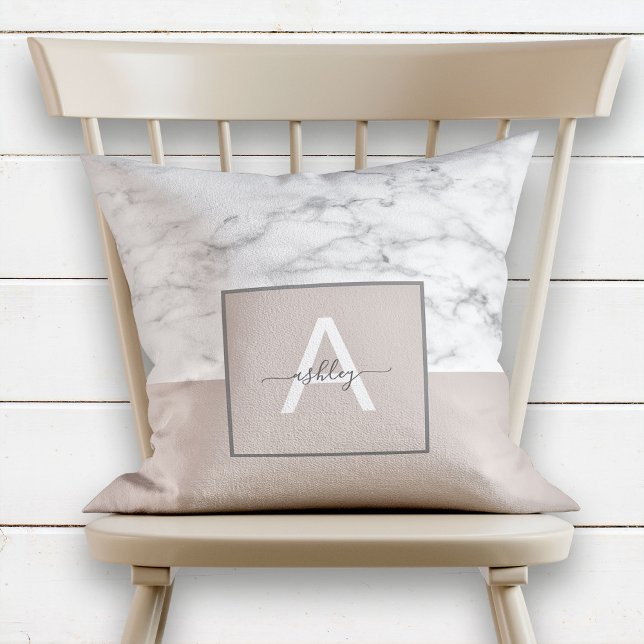  Rosa Marble Namn Monogram Colorblock Kudde (Skapare uppladdad)
