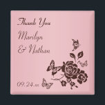 Rosa med Brown Flowers Wedding Favor Magnet<br><div class="desc">Denna  Rosa med Brown Flowers and Butterflies Wedding Favor-magnet matchar den bröllopsinbjudan som visas nedan. Texten är allt anpassade så att du kan ändra den till ett spara datum magneter.</div>