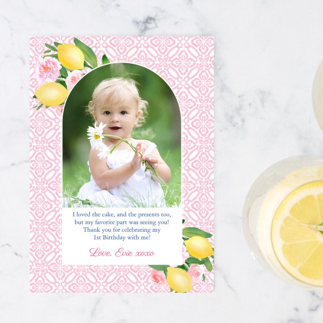Rosa med Citrus Lemons Födelsedagsfest Photo Tack Kort (Birthday party thank you with girly pink and white vintage tile print with photo in arch frame. )