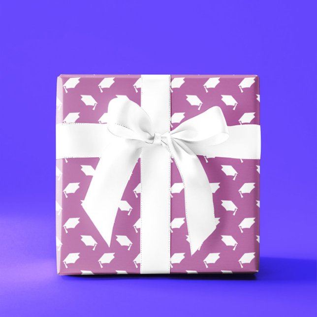 Rosa med vita examenshattar presentpapper (Skapare uppladdad)