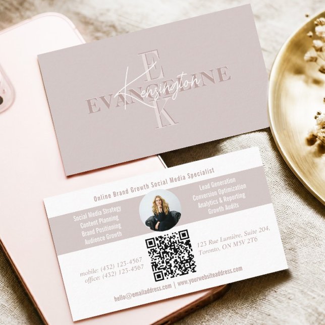Rosa Modern Minimal Monogram Skrift Foto QR-kod Visitkort (Pink Modern Minimal Monogram Script Photo QR Code Business Card)