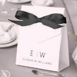 Rosa Modern minimalistisk monogram Namn Presentaskar<br><div class="desc">Höj händelsens favörer med vår klassiska Elegant Modern Minimalist Monogram-favoritruta. Med stor designad passar dessa artiklar sömlöst ihop tidlös sofistikering med contemporary minimalism, skapar dem en snyggt och ett minnesvärt tillägg till firande. De här förmånsboxarna är mer än bara containrar, de är personlig påstående av raffinerad smak och individualitet. Monogrammet...</div>