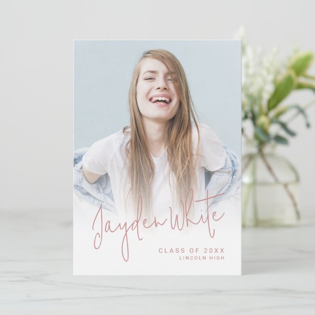 Rosa Modern Script 4 Photo Studenten annons Inbjudningar (Stående Fram)