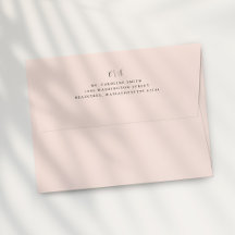 Rosa monogram returadress på bakre klaffen