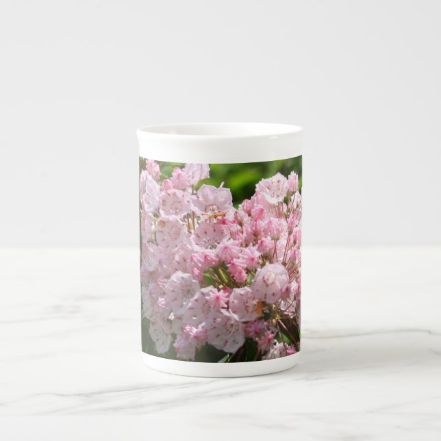 Rosa Mountain Laurel Bone China Mugg Benporslin Mugg (Framsidan)