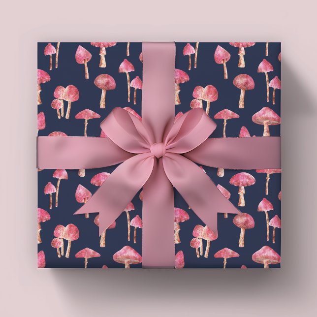Rosa Mushroom Mönster Presentpapper (Pink mushroom wrapping paper sheets. Woodland mushrooms on navy blue background.)