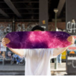 Rosa Nebula Skateboard | Skateboard för Cosmic Spa<br><div class="desc">Ta med Rosan Nebula Skateboard Deck till en annan galaxi. Den här däcket har en simulerad kosmisk utformning som inspirerats av djupt utrymme och visar upp pulserande nebula och roliga detaljer om rosa, skapar den som en fristående biet i skateparken eller på visningen. Byggt för hållbarhet och prestanda är det...</div>