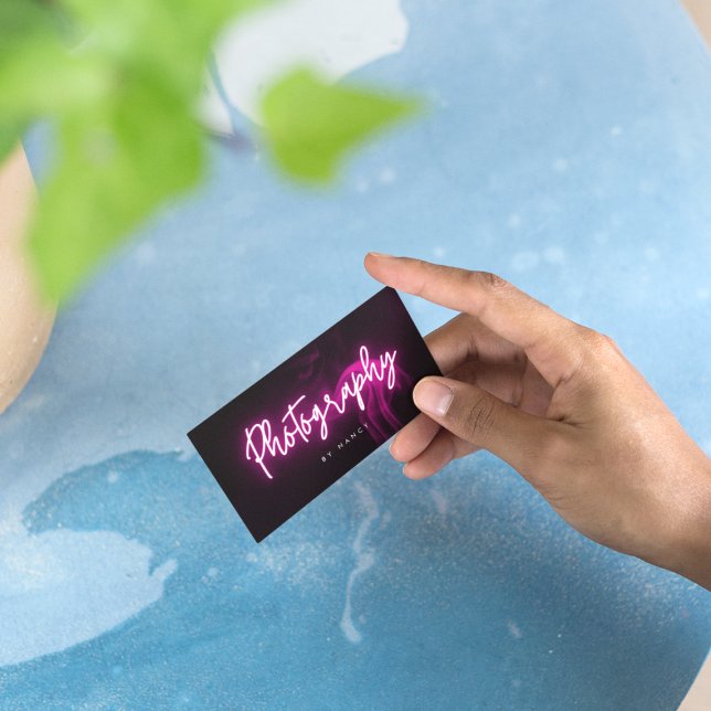 Rosa Neon & Smoke Photography Script Visitkort (Skapare uppladdad)