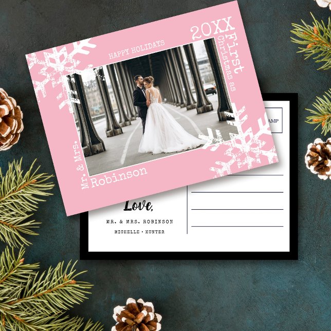 Rosa Newlyweets 1:a julfoto Snöflingor Helg Vykort (Rustic snowflake newlywed holiday keepsake photo ornament perfect for gifts to bring joy to others.)