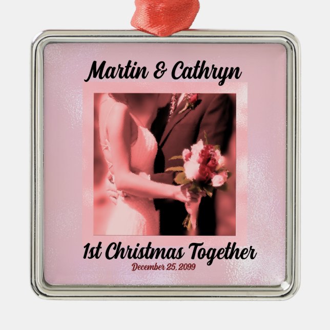 Rosa Ny gifta med Namn och år 1:a jul Julgransprydnad Metall (Framsidan)