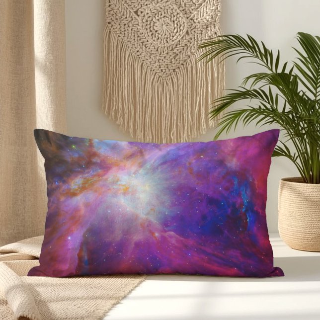 Rosa nyanserad Orionnebulosa Lumbarkudde (Pink Tinted Orion Nebula Lumbar Pillow)