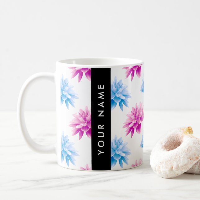 Rosa och blå Dahlia, blomster Mönster, Ditt Namn Kaffemugg (Med munk)