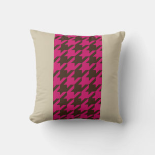 Rosa och bruna houndstooth med monogram kudde