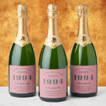Rosa och Grått 30års födelsedag 1994 Fotomall<br><div class="desc">Personlig vin är en speciell person som föddes 1994 och som fyller 30 år. Lägg till namn och ett unikt meddelande till den här vintagen genom att återge rosa och grått-design för en anpassningsbar-30års födelsedag-gåva. Du kan enkelt redigera namn och år med den angivna mallen. En underbar anpassningsbar födelsedagspresent. Fler...</div>