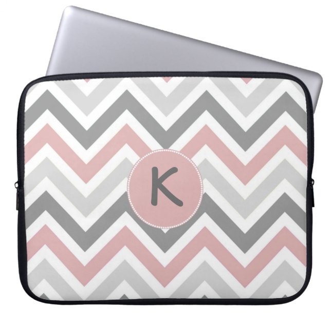 Rosa och Grått Chevron Monogram Lap Top Sleeve (Framsidan)